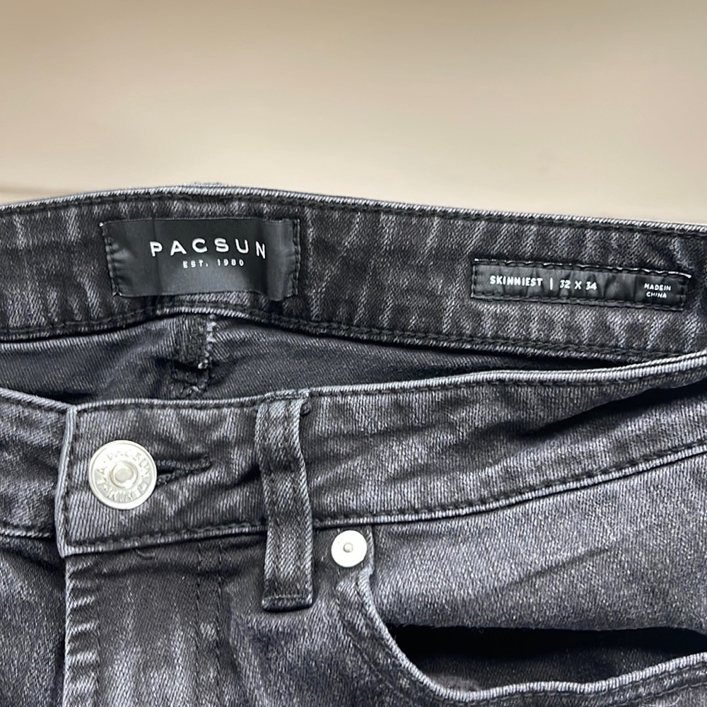 Men’s jeans. Skinny 32x34. A faded black